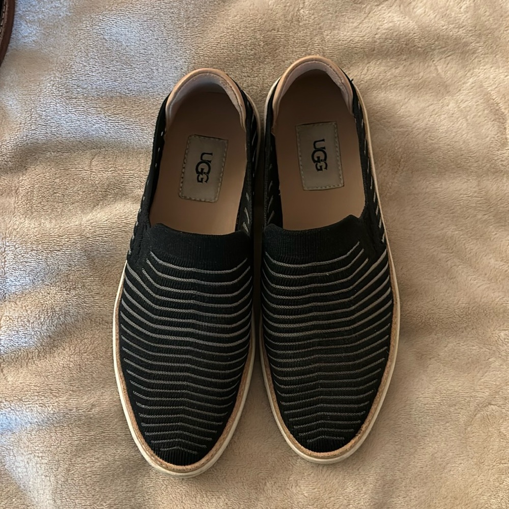 Ugg Sammy slip ons black/ mesh sz 7